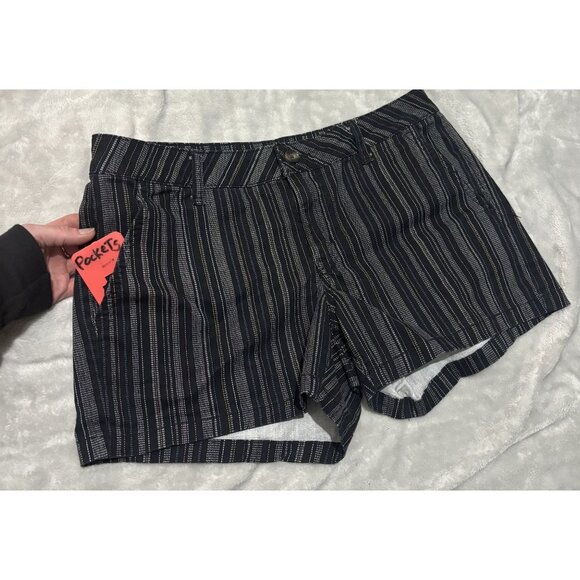 A.N.A Womens Pinstriped Black Shorts Size 6 Mid-Rise Twill With Pockets Cotton/S - Picture 4 of 8